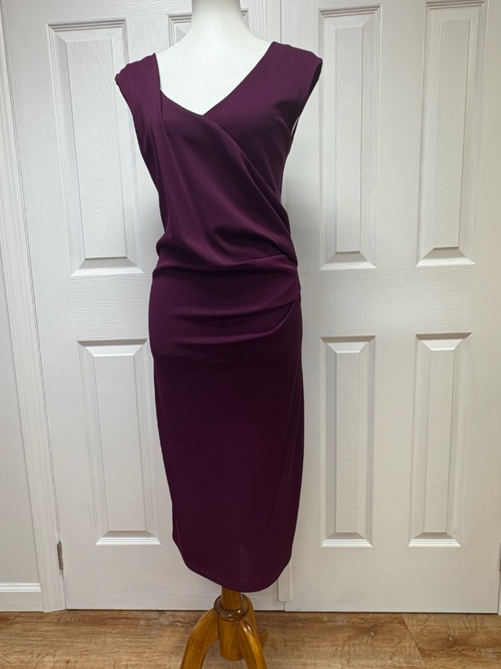 DONNA KARAN Sleeveless Cocktail Dress - Size M.